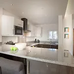 דירה Waterside Village